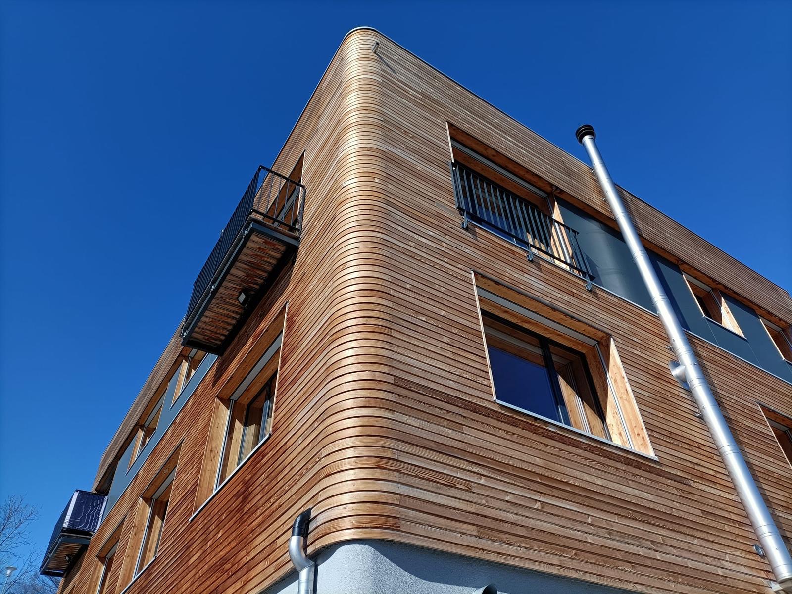 Conduit extérieur bâtiment moderne