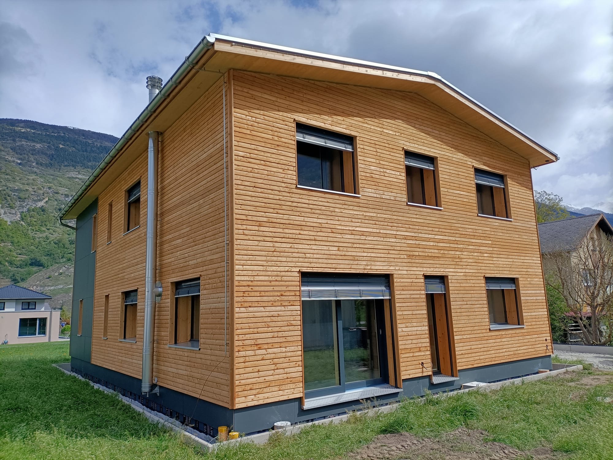 Conduit extérieur chalet valaisan